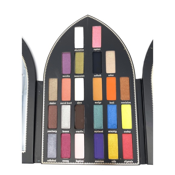 Limited Edition Kat Von D Saint + Sinner Palette - Picture 6 of 6
